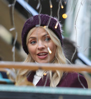 Holly Willoughby hoodie #1600576