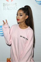 Ariana Grande Longsleeve T-shirt #2077128