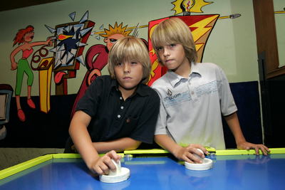 Cole Sprouse & Dylan Sprouse mug #Z1G2280753
