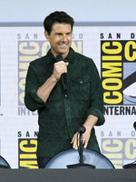 Tom Cruise Longsleeve T-shirt #3059623