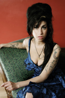 Amy Winehouse Longsleeve T-shirt #708660