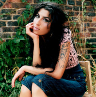 Amy Winehouse hoodie #708669