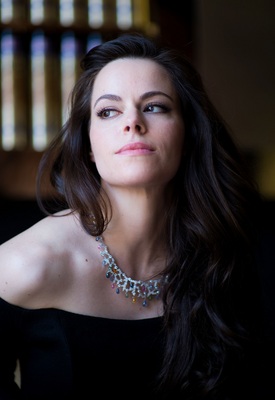 Emily Hampshire Poster Z1G356876