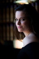 Emily Hampshire Poster Z1G356879