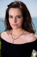 Emily Hampshire Poster Z1G356886