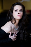 Emily Hampshire Poster Z1G356901