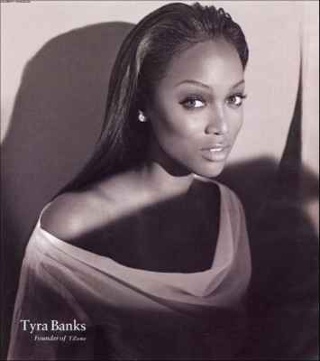 Tyra Banks tote bag #Z1G38085