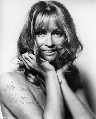 Suzy Kendall Poster Z1G523687