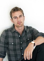 Theo James Poster Z1G525221