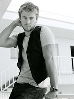Chris Hemsworth Sweatshirt #954934