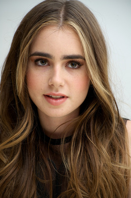 Lily Collins Poster Z1G581172