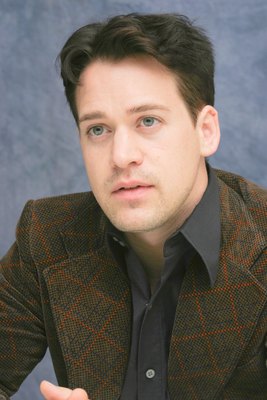 T.R. Knight Poster Z1G593399