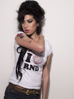 Amy Winehouse Longsleeve T-shirt #1066410
