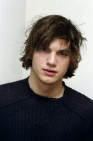 Ashton Kutcher Longsleeve T-shirt #1083391