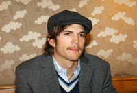 Ashton Kutcher Sweatshirt #1083415