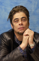 Benicio Del Toro Poster Z1G645663