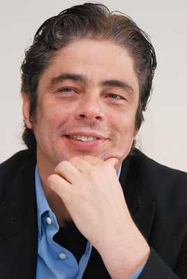 Benicio Del Toro Poster Z1G645670