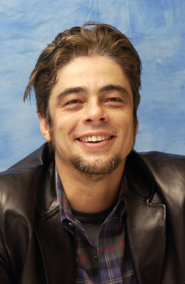 Benicio Del Toro Poster Z1G645673