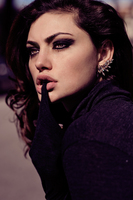 Phoebe Tonkin Poster Z1G654229