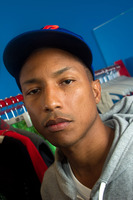 Pharrell Williams hoodie #1108076