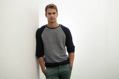 Theo James Poster Z1G670177