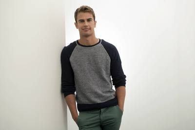 Theo James Poster Z1G670178