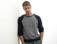Theo James Poster Z1G670179