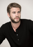 Liam Hemsworth Sweatshirt #1127037
