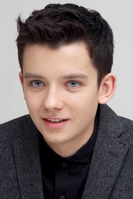 Asa Butterfield Mouse Pad Z1G687155