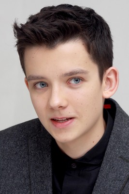 Asa Butterfield Mouse Pad Z1G687171