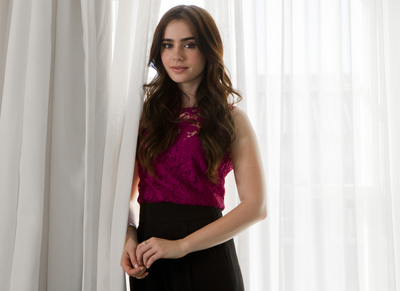 Lily Collins Poster Z1G708373