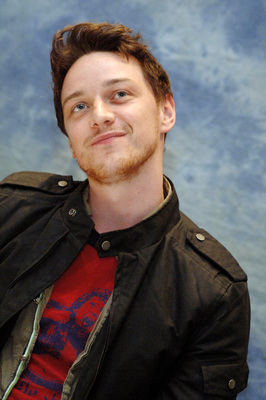 James Mcavoy Poster Z1G715124