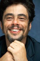 Benicio Del Toro Poster Z1G720377