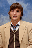 Ashton Kutcher Sweatshirt #1174668