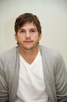 Ashton Kutcher Sweatshirt #1195596