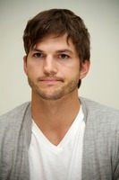 Ashton Kutcher Longsleeve T-shirt #1195598
