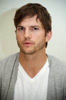 Ashton Kutcher Longsleeve T-shirt #1195600