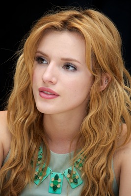 Bella Thorne Mouse Pad Z1G737898
