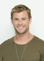 Chris Hemsworth hoodie #1230026