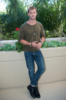Chris Hemsworth Longsleeve T-shirt #1230029
