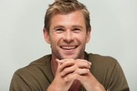 Chris Hemsworth hoodie #1230036