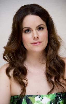 Emily Hampshire Poster Z1G766071