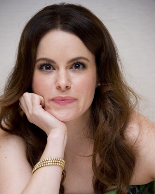 Emily Hampshire Poster Z1G766076