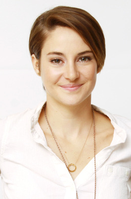 Shailene Woodley Mouse Pad Z1G767033