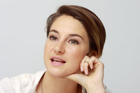 Shailene Woodley Mouse Pad Z1G767034