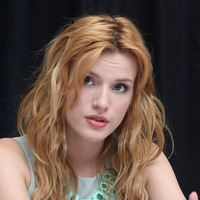 Bella Thorne Mouse Pad Z1G769287
