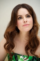 Emily Hampshire Poster Z1G774109