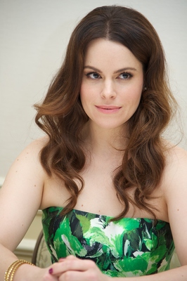 Emily Hampshire Poster Z1G774110