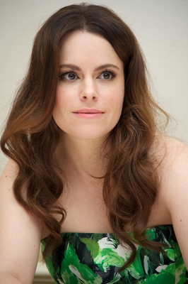 Emily Hampshire Poster Z1G774112