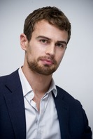 Theo James Poster Z1G775766